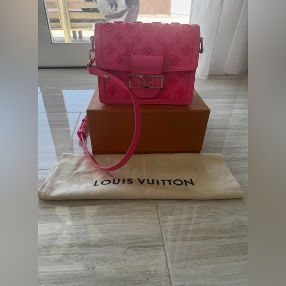 Louis Vuitton Mini Dauphine Fluo Pink